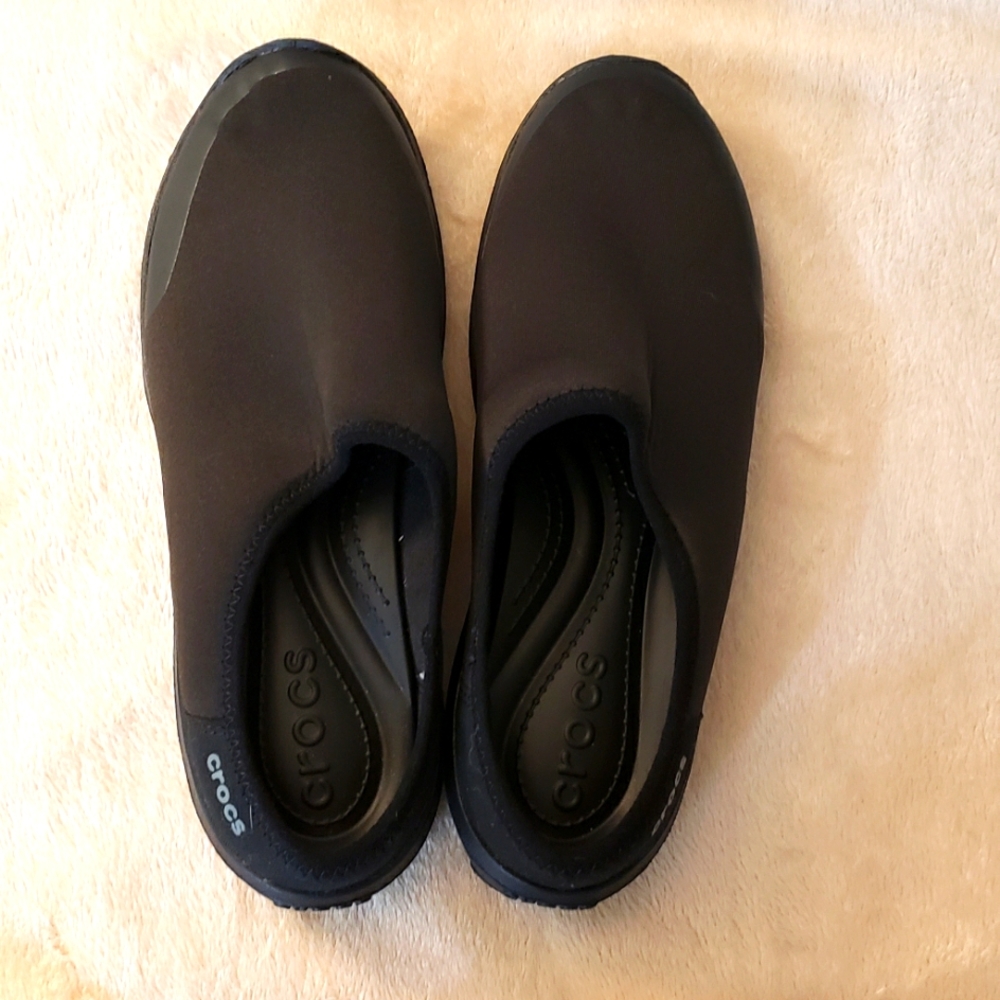 Crocs size 6